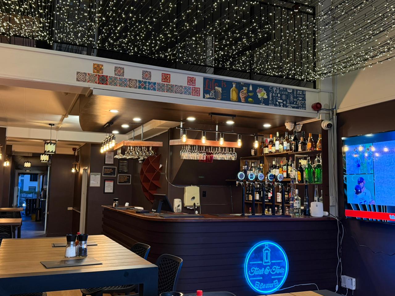 Twist & Tonic Interior